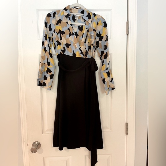 Diane Von Furstenberg Brea Wrap Dress Cut Out Tulips Collared/ Rayon Silk blend - Picture 3 of 4